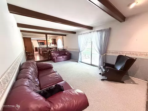 Living - 604 Amesbury, Davison, MI 48423 photo 1 of 2