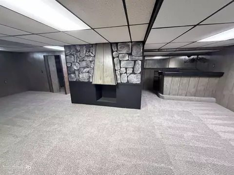 Living - 604 Amesbury, Davison, MI 48423 photo 2 of 2