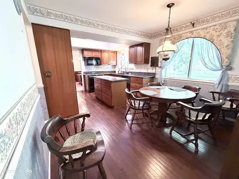 Dining - 604 Amesbury, Davison, MI 48423 photo 1 of 3