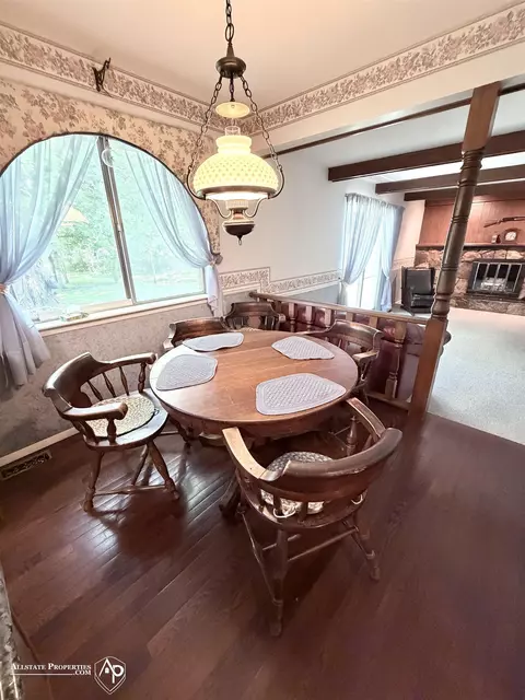 Dining - 604 Amesbury, Davison, MI 48423 photo 2 of 3