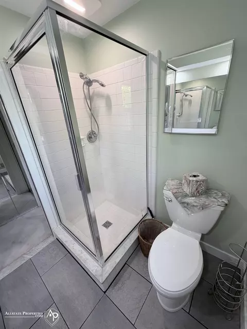 Bath - 604 Amesbury, Davison, MI 48423 photo 3 of 5