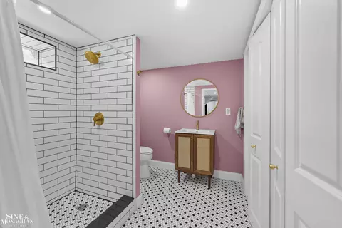 Bath - 1231 Grayton, Grosse Pointe Park, MI 48230 photo 3 of 3