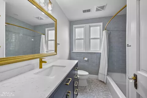 Bath - 1231 Grayton, Grosse Pointe Park, MI 48230 photo 2 of 3