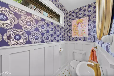 Bath - 1231 Grayton, Grosse Pointe Park, MI 48230 photo 1 of 3