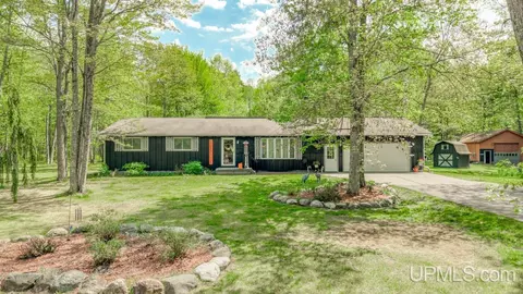 w8071 Old Carney Lake Road, Iron Mountain, MI 49801