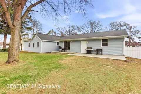 Exterior - 526 S Maple, Hemlock, MI 48626 photo 1 of 8