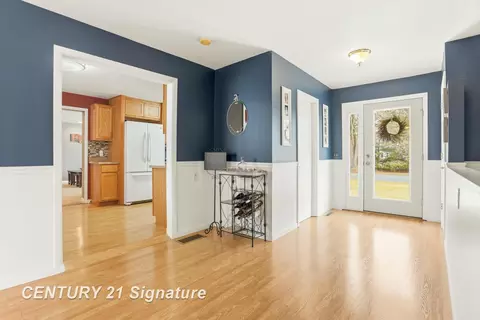Entry Way - 526 S Maple, Hemlock, MI 48626 photo 1 of 2