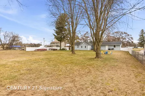 Exterior - 526 S Maple, Hemlock, MI 48626 photo 7 of 8