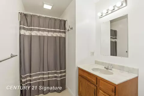Bath - 526 S Maple, Hemlock, MI 48626 photo 2 of 4