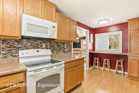 Kitchen - 526 S Maple, Hemlock, MI 48626 photo 3 of 4
