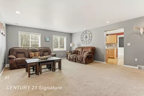 Living - 526 S Maple, Hemlock, MI 48626 photo 2 of 3