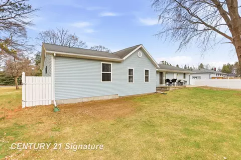 Exterior - 526 S Maple, Hemlock, MI 48626 photo 3 of 8