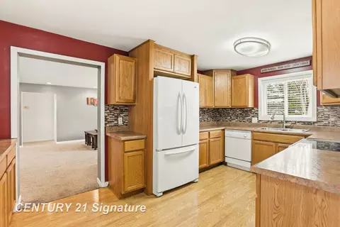 Kitchen - 526 S Maple, Hemlock, MI 48626 photo 4 of 4