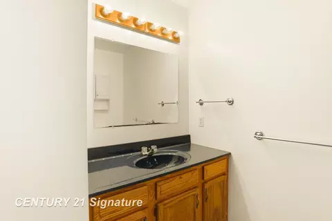 Bath - 526 S Maple, Hemlock, MI 48626 photo 3 of 4