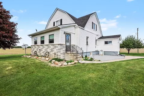 2798 N Tower Bch, Pinconning, MI 48650