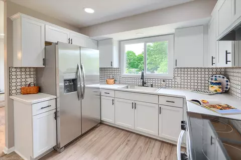 Kitchen - 2049 Belle Meade, Davison, MI 48423 photo 1 of 7