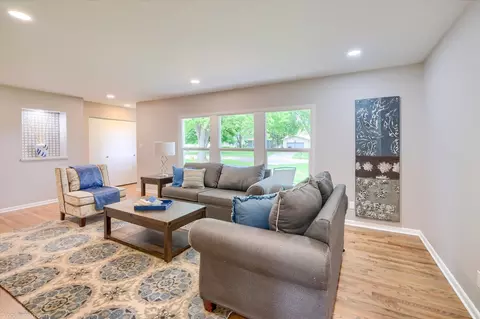 Living - 2049 Belle Meade, Davison, MI 48423 photo 6 of 12