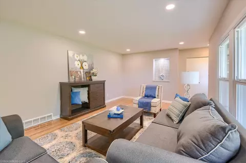 Living - 2049 Belle Meade, Davison, MI 48423 photo 7 of 12
