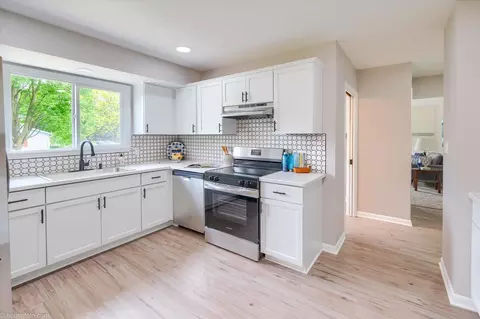 Kitchen - 2049 Belle Meade, Davison, MI 48423 photo 3 of 7