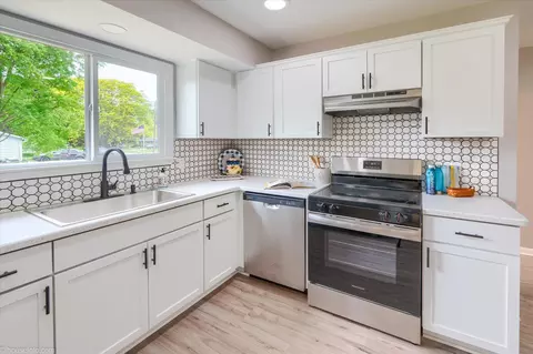 Kitchen - 2049 Belle Meade, Davison, MI 48423 photo 6 of 7