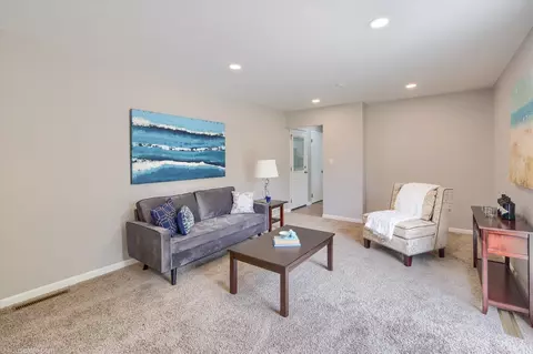 Living - 2049 Belle Meade, Davison, MI 48423 photo 9 of 12