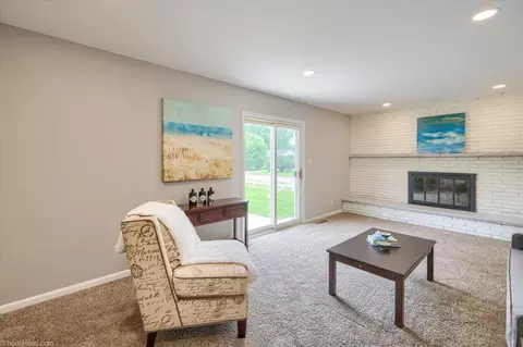 Living - 2049 Belle Meade, Davison, MI 48423 photo 8 of 12