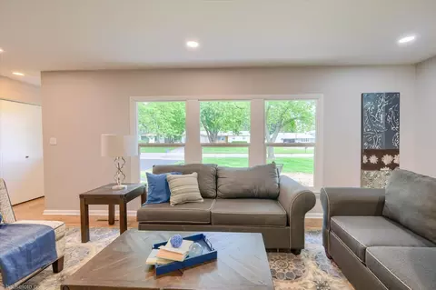 Living - 2049 Belle Meade, Davison, MI 48423 photo 4 of 12