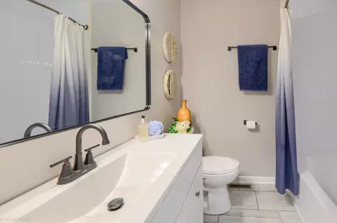 Bath - 2049 Belle Meade, Davison, MI 48423 photo 4 of 5