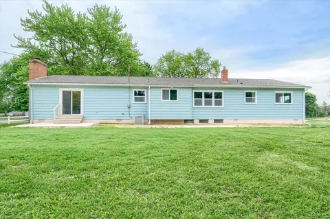 Exterior - 2049 Belle Meade, Davison, MI 48423 photo 5 of 8