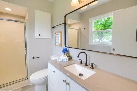 Bath - 2049 Belle Meade, Davison, MI 48423 photo 2 of 5