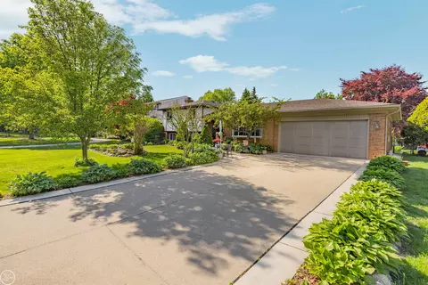 28329 E Blom, Harrison Township, MI 48045
