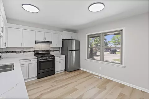 Kitchen - 3183 Bridle, Flint, MI 48507 photo 3 of 4