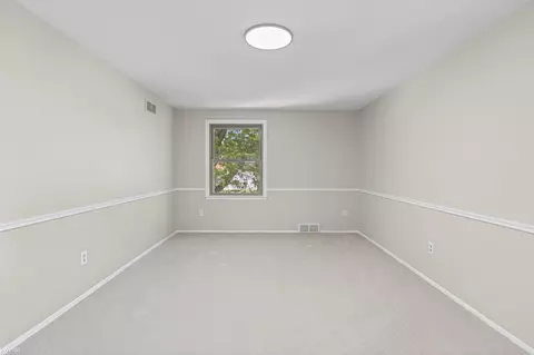 Bedroom - 3183 Bridle, Flint, MI 48507 photo 7 of 8
