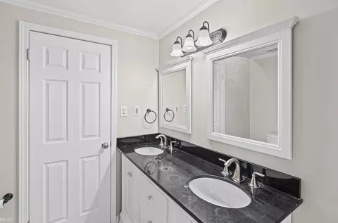 Bath - 3183 Bridle, Flint, MI 48507 photo 8 of 10