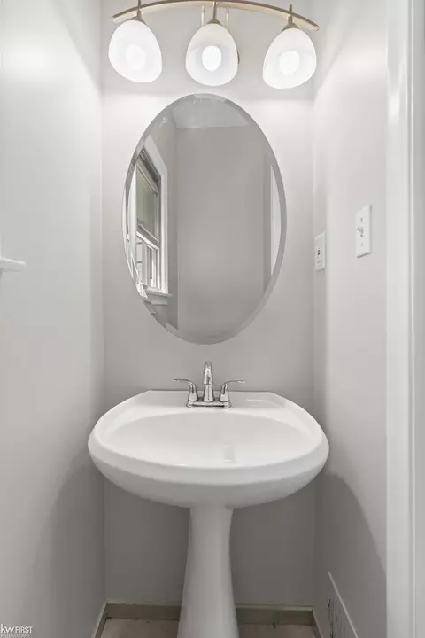 Bath - 3183 Bridle, Flint, MI 48507 photo 1 of 10