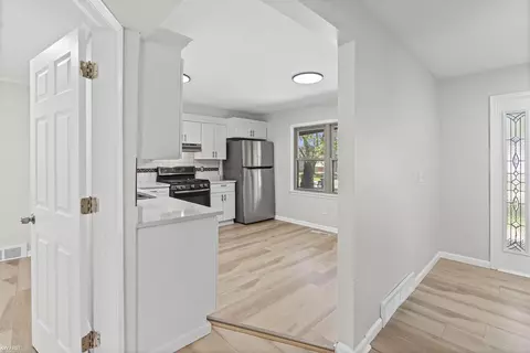 Entry Way - 3183 Bridle, Flint, MI 48507 photo 5 of 10