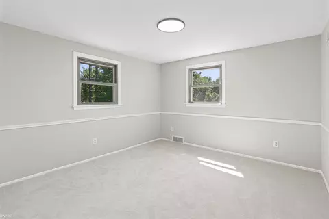 Bedroom - 3183 Bridle, Flint, MI 48507 photo 1 of 8