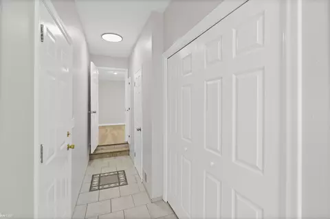 Entry Way - 3183 Bridle, Flint, MI 48507 photo 7 of 10