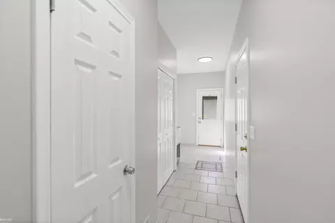 Entry Way - 3183 Bridle, Flint, MI 48507 photo 6 of 10