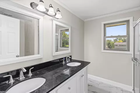 Bath - 3183 Bridle, Flint, MI 48507 photo 6 of 10