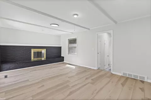 Living - 3183 Bridle, Flint, MI 48507 photo 1 of 8