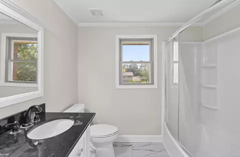 Bath - 3183 Bridle, Flint, MI 48507 photo 3 of 10