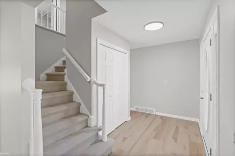Entry Way - 3183 Bridle, Flint, MI 48507 photo 2 of 10