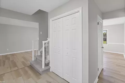 Entry Way - 3183 Bridle, Flint, MI 48507 photo 4 of 10