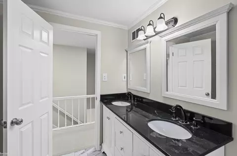 Bath - 3183 Bridle, Flint, MI 48507 photo 4 of 10