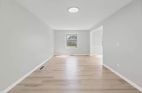 Living - 3183 Bridle, Flint, MI 48507 photo 8 of 8