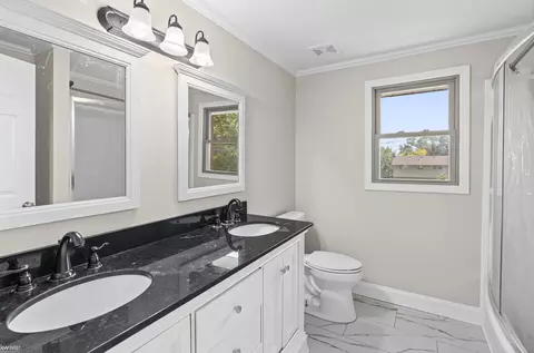 Bath - 3183 Bridle, Flint, MI 48507 photo 2 of 10