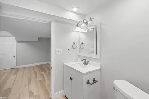 Bath - 3183 Bridle, Flint, MI 48507 photo 10 of 10