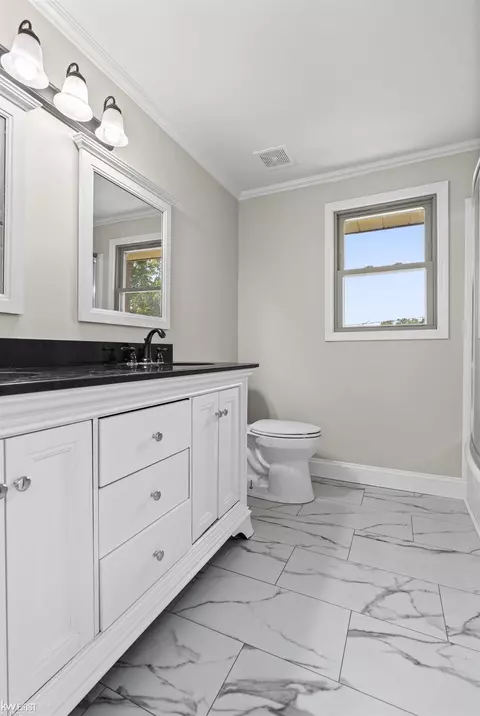 Bath - 3183 Bridle, Flint, MI 48507 photo 5 of 10