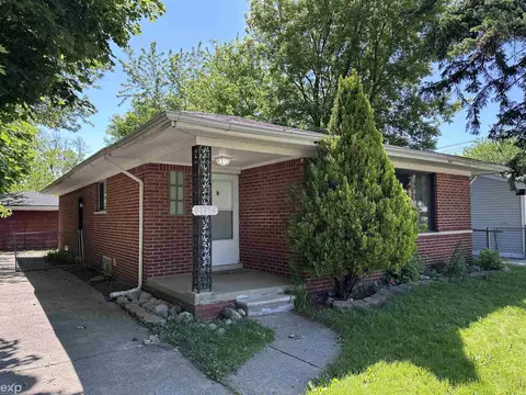 21746 Wellington, Warren, MI 48089